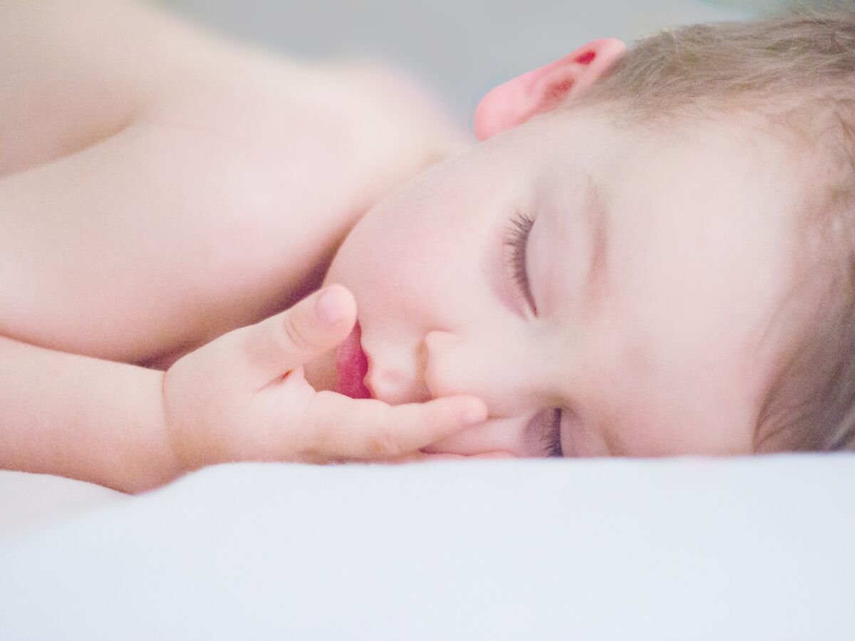 Apnee Du Sommeil Des Symptomes Differents Chez L Enfant Qu Il Faut Savoir Reconnaitre Femme Actuelle Le Mag