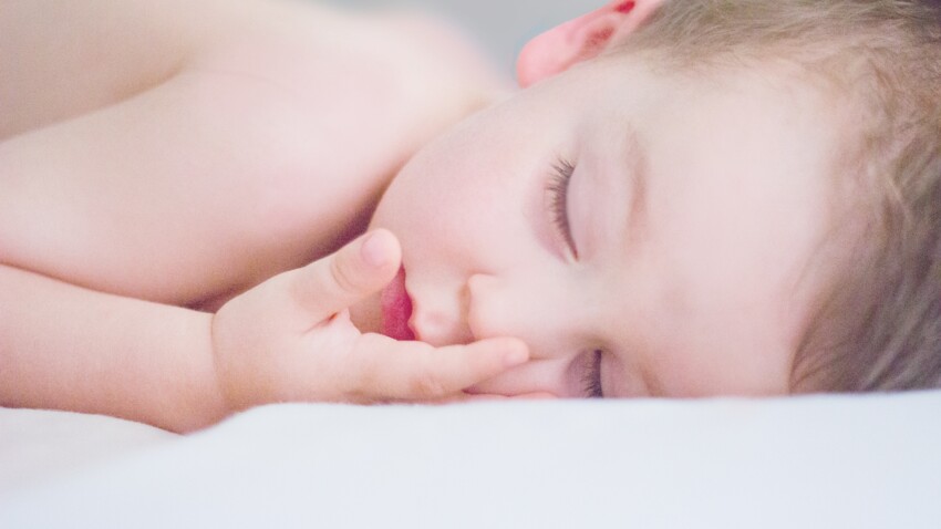 Apnee Du Sommeil Des Symptomes Differents Chez L Enfant Qu Il Faut Savoir Reconnaitre Femme Actuelle Le Mag