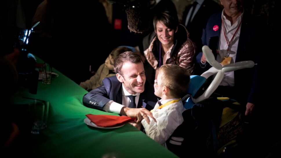 Emmanuel Macron attendri par la confidence d’un enfant au Noël de l’Elysée