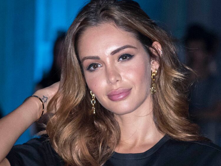Des La Séduit Toile Avec Femme FataleElle Nouveau Nabilla De vmwnN80