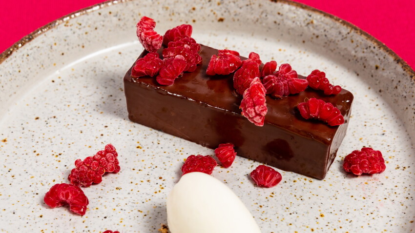 Ganache Au Chocolat Eclats De Framboises Sorbet Au Fromage Blanc Decouvrez Les Recettes De Cuisine De Femme Actuelle Le Mag
