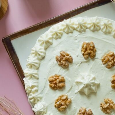 Gateau Aux Noix Compote De Poires Et Chocolat Blanc Decouvrez Les Recettes De Cuisine De Femme Actuelle Le Mag