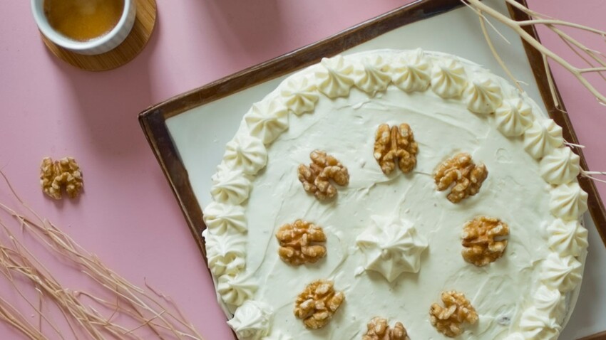 Gateau Aux Noix Compote De Poires Et Chocolat Blanc Decouvrez Les Recettes De Cuisine De Femme Actuelle Le Mag