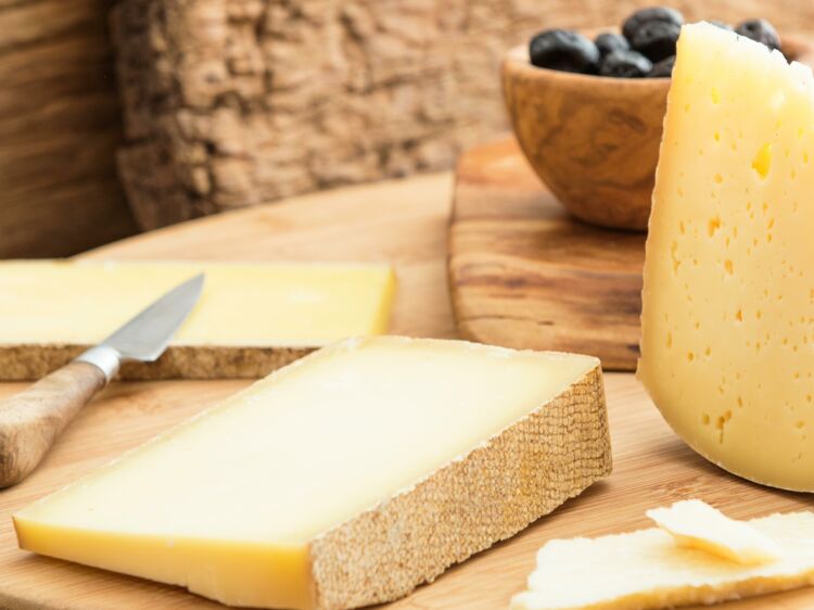 Pourquoi il ne faut pas boire de vin rouge avec du fromage ?