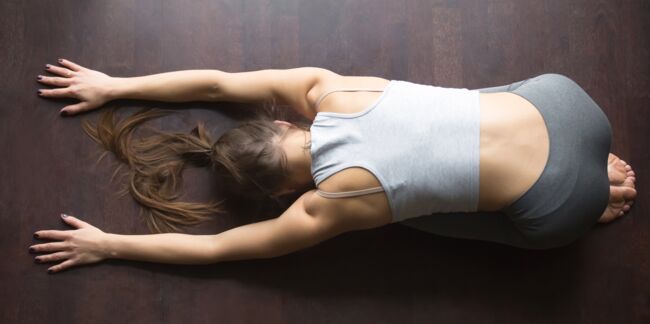 Mal de dos : 6 postures de yoga pour soulager immédiatement les douleurs
