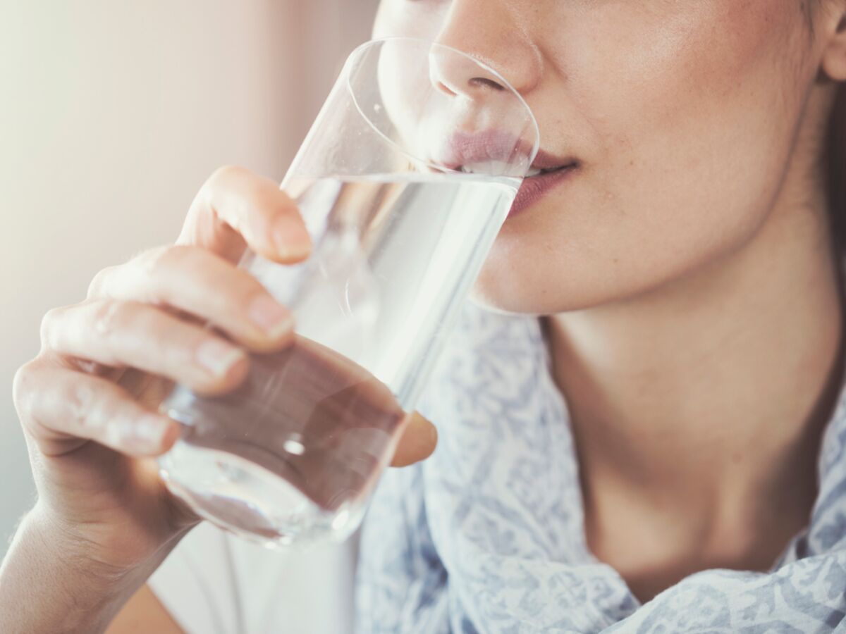 6 erreurs que l'on fait tous en consommant de l'eau en bouteille ou du  robinet : Femme Actuelle Le MAG