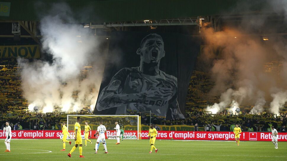 Photos - Disparition d'Emiliano Sala : les joueurs du FC Nantes, en larmes, lui rendent un vibrant hommage