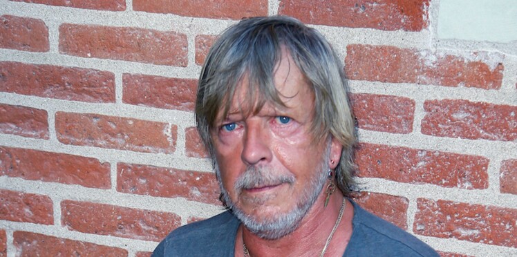 Renaud : sa mère décédée lui a longtemps caché un très lourd secret