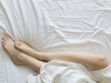 Syndrome des jambes sans repos : les symptômes à reconnaître et les traitements les plus efficaces