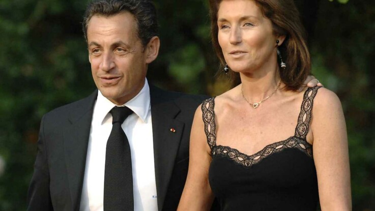 Nicolas Sarkozy repoussé le soir de son élection par ...