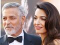 Amal Clooney, sexy en diable en mini robe velours ultra-décolletée (what else !?)