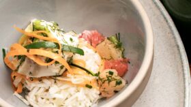 Salade de crabe et riz noir au pamplemousse - Recettes de cuisine Ôdélices