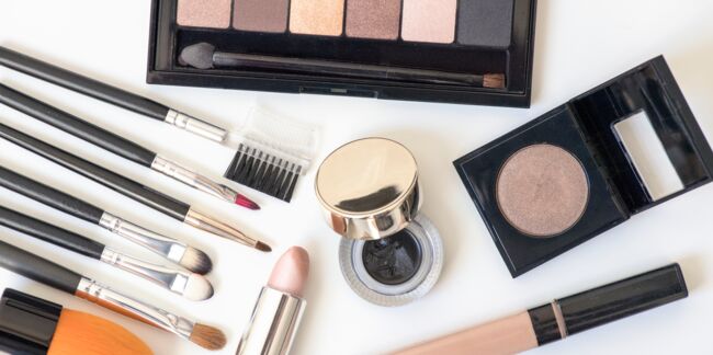 Mascara, blush, fond de teint : combien de temps conserver ses produits cosmétiques ?