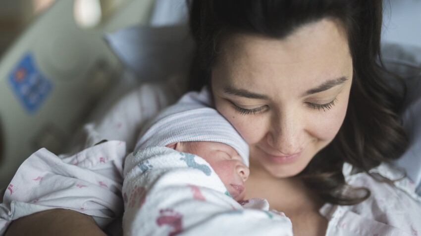 Insolite : enceinte sans le savoir, elle se réveille d’un coma avec un bébé dans les bras