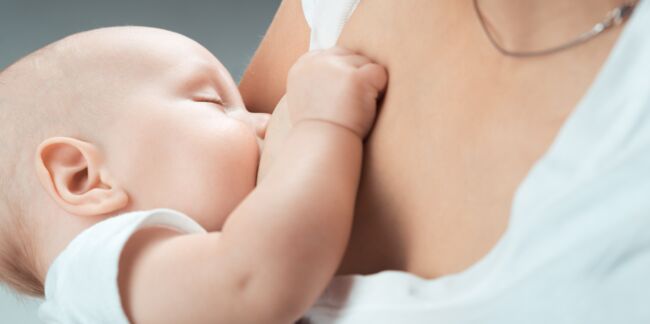 Allaiter pendant 3 mois un nourrisson permettrait de réduire le risque d’eczéma