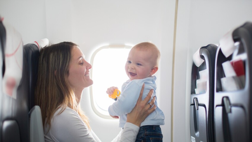 Le Geste Drole Et Touchant D Une Maman Pour Anticiper Les Pleurs De Son Bebe Dans L Avion Femme Actuelle Le Mag