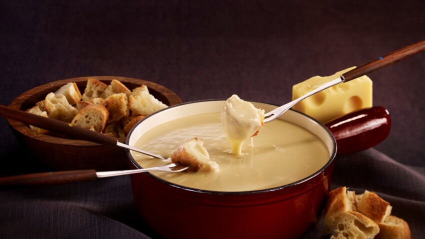 Fondue Savoyarde Sans Alcool Au The Fume Decouvrez Les Recettes De Cuisine De Femme Actuelle Le Mag