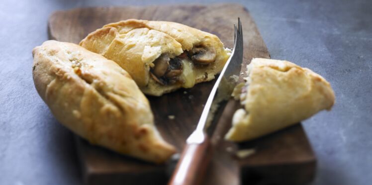 Chaussons Feuilletes A La Fourme D Ambert Et Aux Champignons