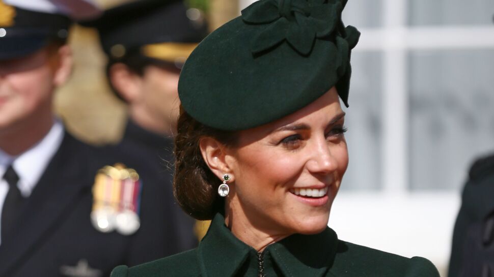 Kate Middleton, sublime en manteau Alexander McQueen pour fêter la Saint-Patrick (elle est rayonnante !)