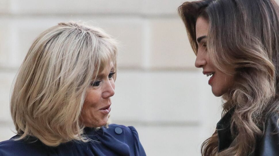 Photos - Brigitte Macron en robe griffée et Rania de Jordanie en total look cuir noir : quand deux icônes mode et glamour se rencontrent à Paris... (elles sont sublimes !)