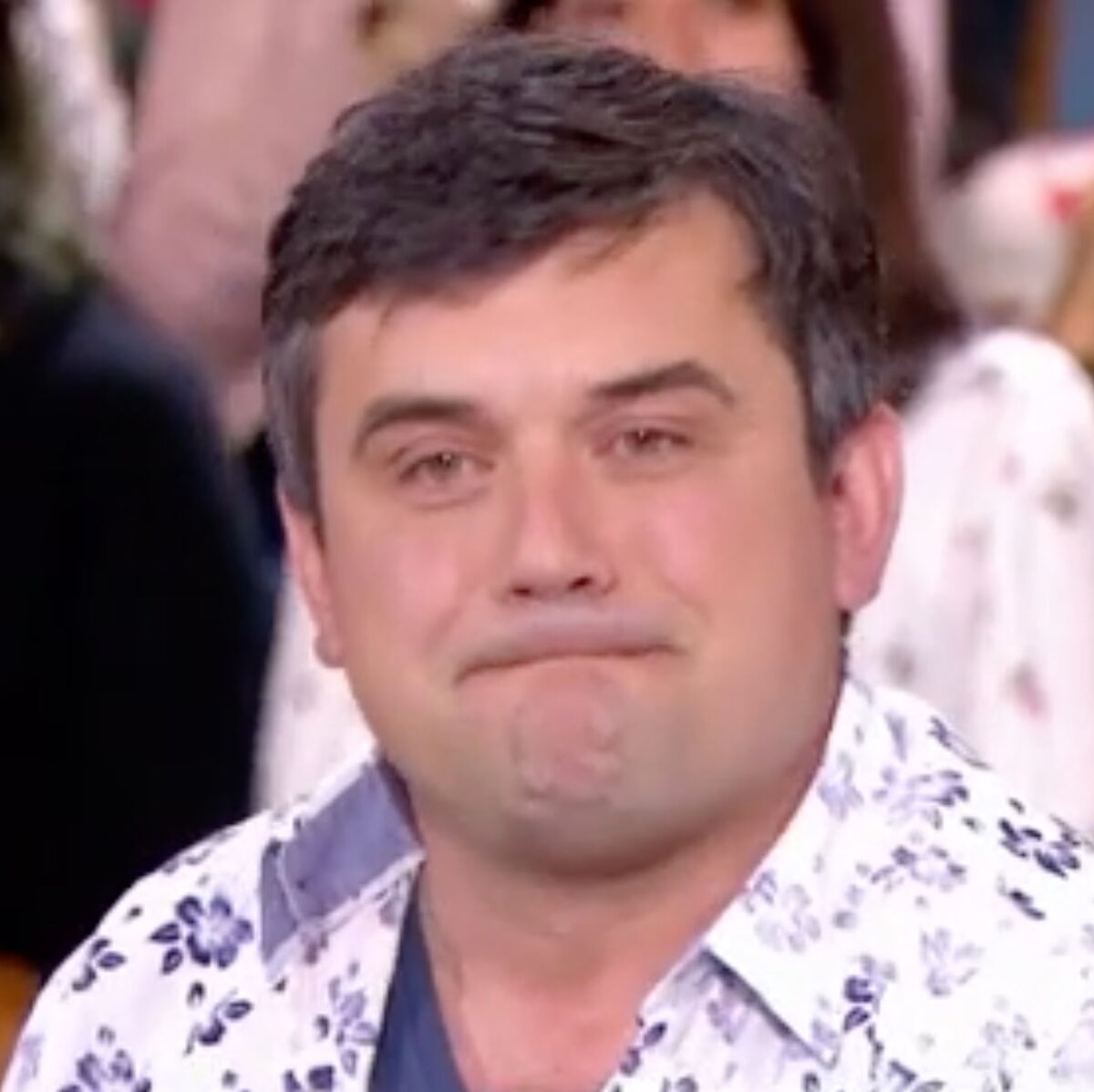 Video Pierre Et Fred L Amour Est Dans Le Pre L Agriculteur Emu Aux Larmes Devant Les Images De Son Pere Decede Femme Actuelle Le Mag