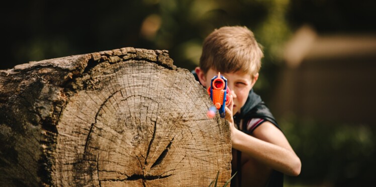 enfant, arme, jouet, poème 