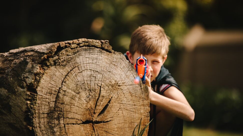 Armes jouets : dois-je laisser mon enfant s'amuser avec des pistolets factices ?
