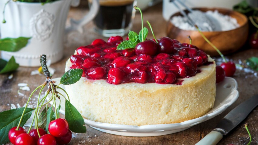 Gateau Frais A La Faisselle Et Sa Compotee De Cerises Decouvrez Les Recettes De Cuisine De Femme Actuelle Le Mag