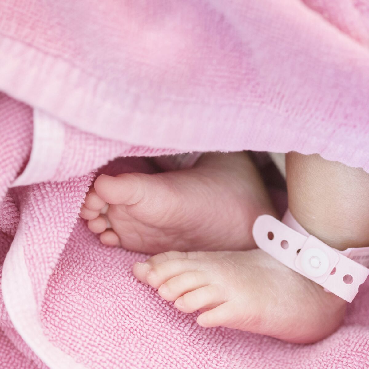 Le Plus Petit Bebe Au Monde Est Sorti De L Hopital En Bonne Sante Apres 5 Mois De Soins Videos Femme Actuelle Le Mag