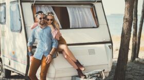 Kamasutra : 20 positions pour faire l'amour au camping