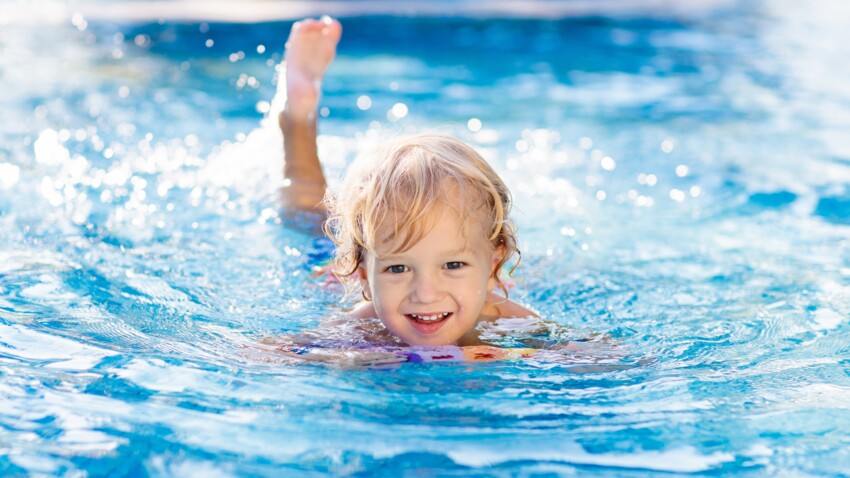 Otite de baignade : comment protéger les oreilles de son enfant ?