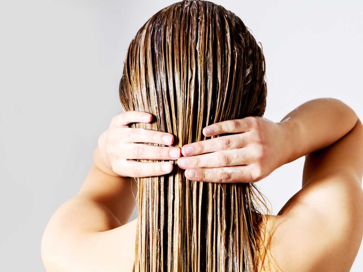 6 erreurs à éviter sur cheveux mouillés