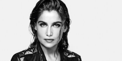 Photos – Laetitia Casta ose le nu intégral en couverture du Elle (et elle est renversante) !
