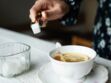 Miel, stevia, sirop d’érable… 5 alternatives plus saines pour remplacer le sucre