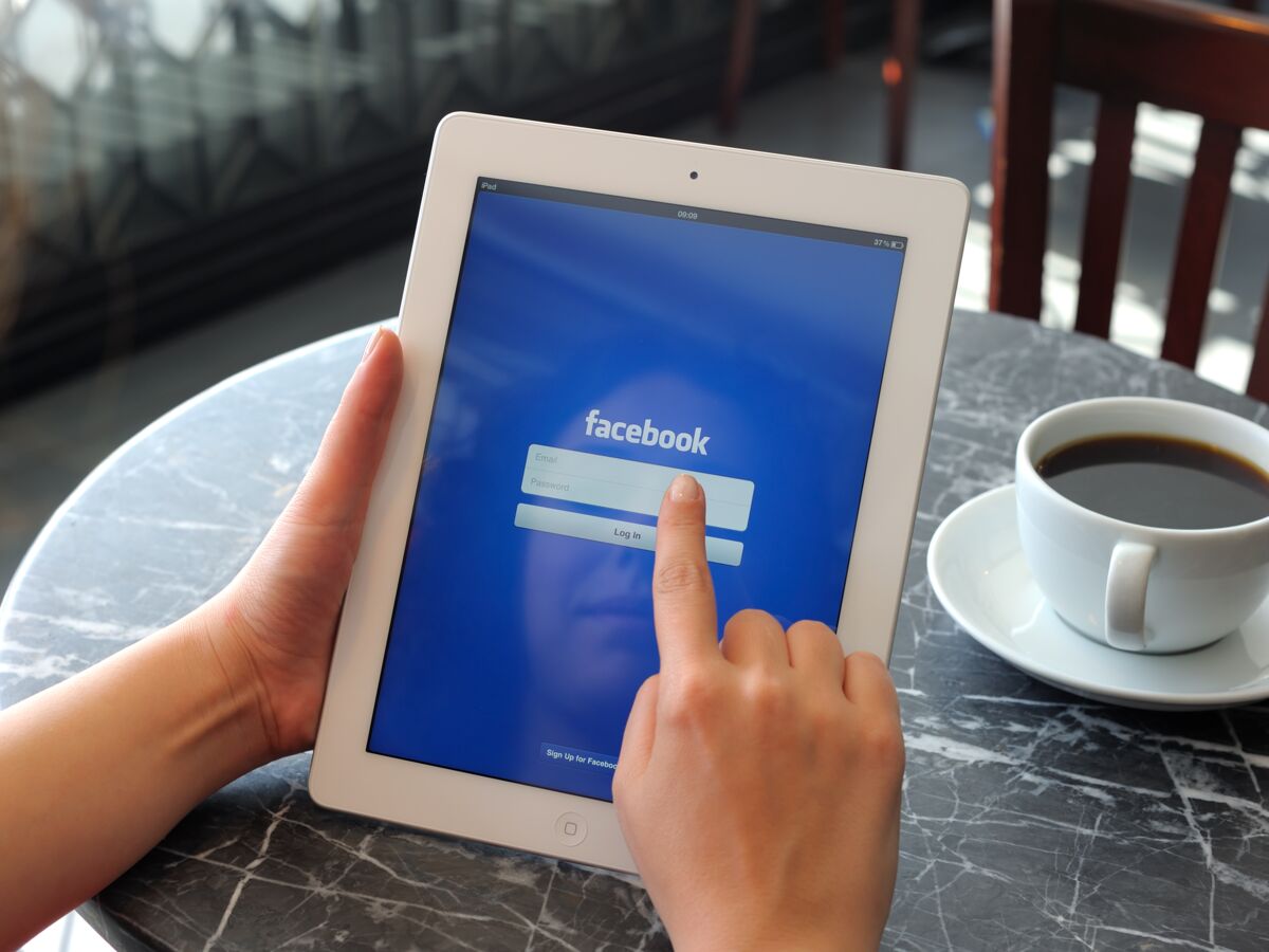 Est-il sûr de se connecter avec Facebook ? 3 conseils pour se protéger -  Avira Blog