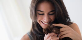Les cheveux s'arrêtent-ils de pousser ?