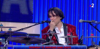 "N’oubliez pas les paroles" : qui est Damien Schmitt, le batteur de l'émission ?