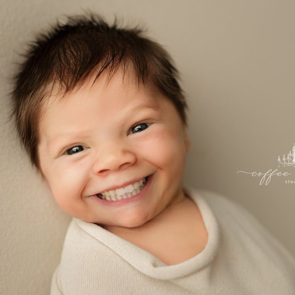 Cette photographe samuse à ajouter des sourires sur les visages des bébés  : Femme Actuelle Le MAG