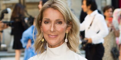 Céline Dion dans une combi en jean : elle porte l’imprimé tie & dye comme personne !