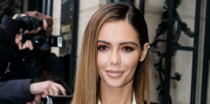 Nabilla enceinte : robe ultra-moulante et baskets griffées, elle fait taire les mauvaises langues avec son dernier look au top !