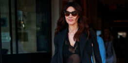 Photo – Monica Bellucci plonge toute habillée dans une piscine : la naïade fait exploser les likes !
