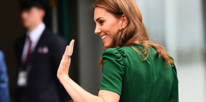 Rayonnante, Kate Middleton fait un retour mode fracassant avec un petit haut rayé (cocorico, c’est une marque française) !