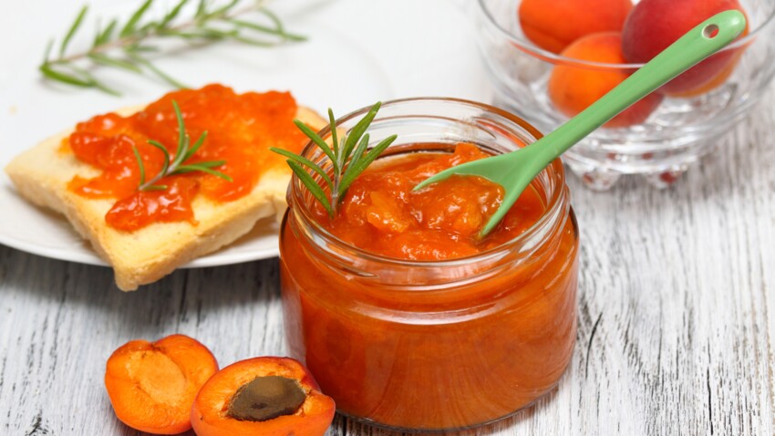 Confiture Abricot Romarin Decouvrez Les Recettes De Cuisine De Femme Actuelle Le Mag