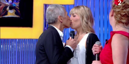 Nagui : sa femme Mélanie Page débarque par surprise sur le plateau de “N’oubliez pas les paroles”
