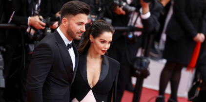 Nabilla enceinte : elle pose dans une robe à pois ultra-courte et encore plus sexy !