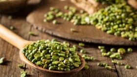 Comment Réussir La Cuisson Des Pois Gourmands Et Mange-tout : Femme ...