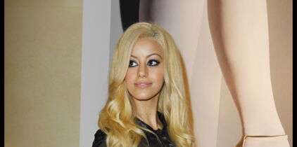 Zahia Dehar raconte comment elle est devenue escort girl