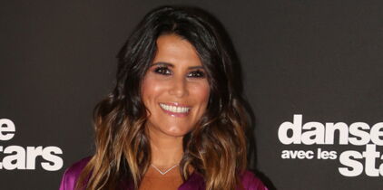 Karine Ferri sublimissime en jupe fendue, son clin d’oeil sexy à Brigitte Bardot !