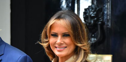 Photos-Melania Trump fait sensation à peine descendue de l'avion pour assister au G7