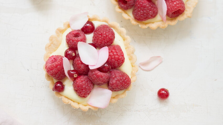 Tartelettes Aux Framboises Et Creme Patissiere A La Rose Decouvrez Les Recettes De Cuisine De Femme Actuelle Le Mag